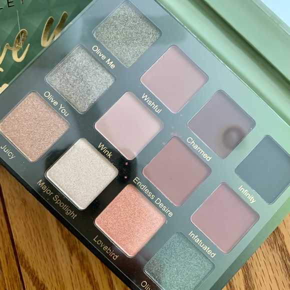 VIOLET VOSS OLIVE YOU FOREVER EYESHADOW PALETTE 12 BOLD SHADES BRAND NEW IN BOX - Picture 15 of 16